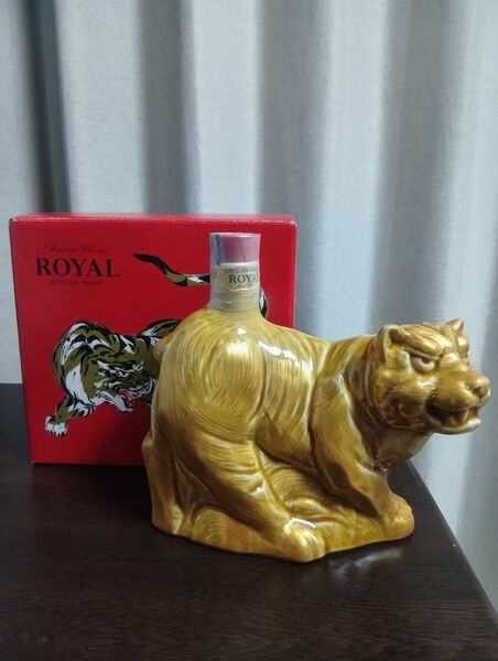 【未開栓】SUNTORY ROYAL サントリー ローヤル 2022 干支ボトル 寅年 陶器 600ml 43% ウイスキー