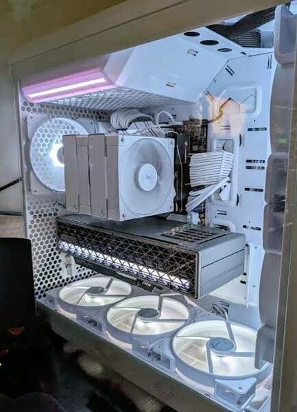 【美品】SAPPHIRE NITRO+ Radeon RX 9070 XT OC