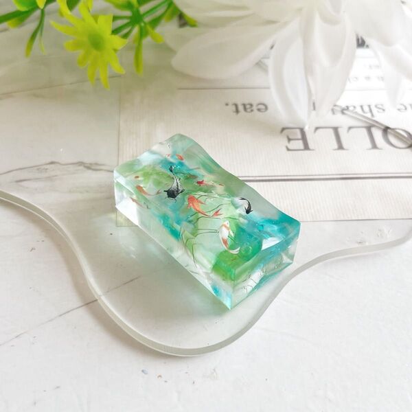 247 水面オルゴナイト 水晶 金魚 鯉 レジン 樹脂 天然石 海 キーホルダー