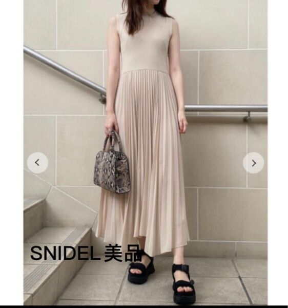 美品上品SNIDELスナイデルノースリニットドッキングワンピースプリーツ