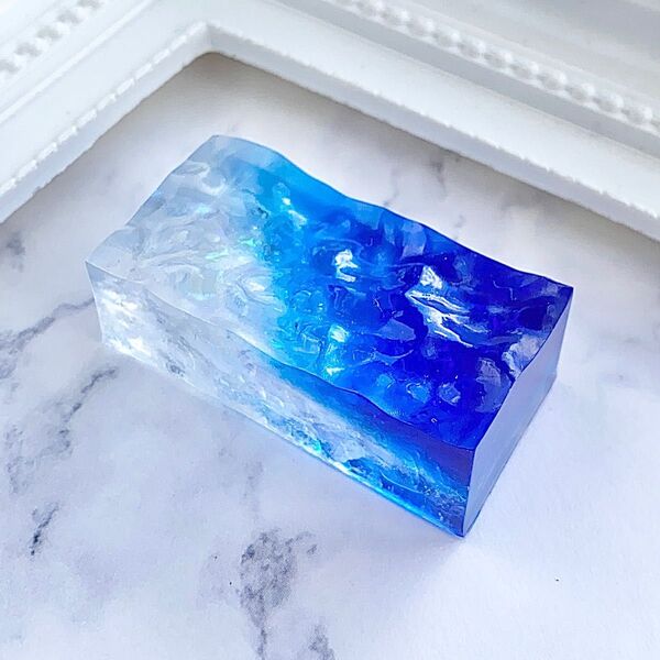 置き物 箸置き 海 水晶 水面 波 さざ波 オブジェ はし置き レジン 一点物 ハンドメイド 夏