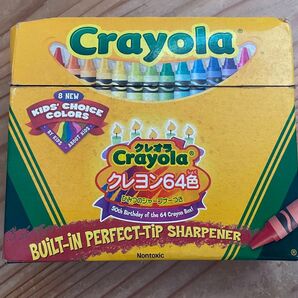 Crayola クレヨン 64色 内蔵シャープナー付き