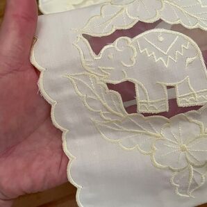 象刺繍のトイレットペーパーホルダー
