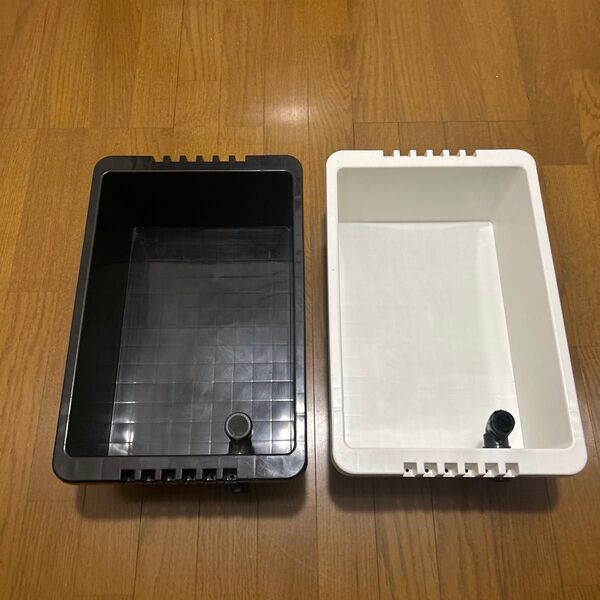 梅雨時期最高メダカ容器オーバーフロー加工NV13黒と白オリジナル遮光蓋付き産卵床2個サービス