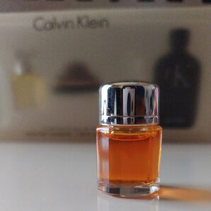 カルバンクライン エスケープ パルファム 4ml ESCAPE ミニ香水