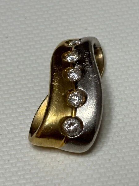 (716)【天然メレダイヤ0.26ct】K18/pt900ペンダントトップ