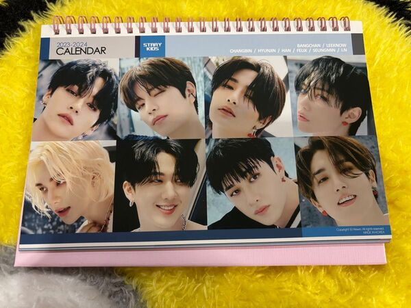スキズ 卓上カレンダー 2023-2024 straykids