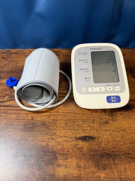 即決・送料込み オムロン 自動血圧計 HEM-7220