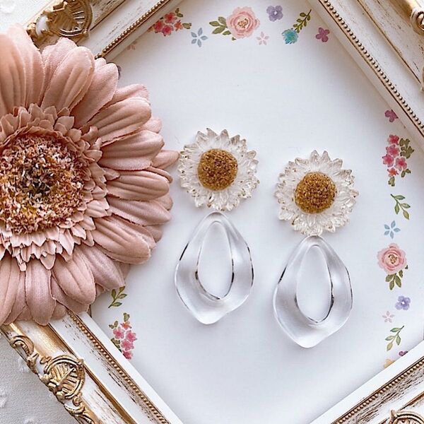 2wayマーガレット花ピアス*透け感クリア大ぶりフラワー*向日葵ひまわりヒマワリ*おしゃれ大人可愛い*イヤリング*ハンドメイド