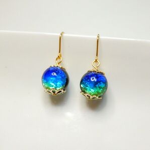 10mm蓄光ホタルガラスのシンプルピアス(ケラママリン)