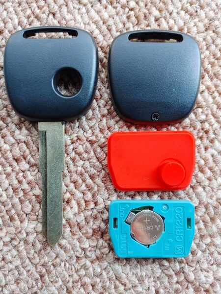 スズキブランクキーキーレス青(新品赤色ゴムボタン)DA64Vエブリイ.JB23ジムニー.ワゴンR.アルトなど