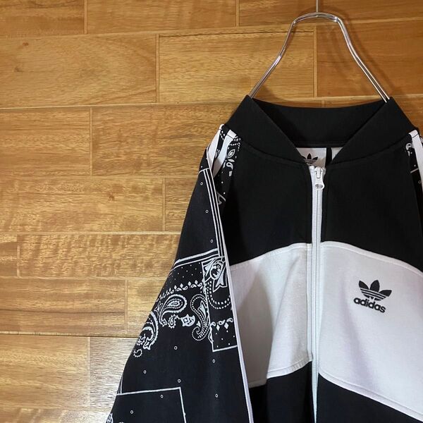 adidas ジャージ トラックジャケット ペイズリー柄 バンダナ柄 ブラック ホワイト 切替 刺繍ロゴ L