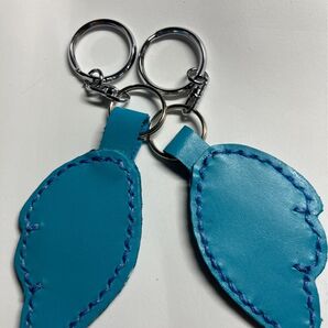 【ハンドメイド】羽根型キーホルダー 2個セット 青 革