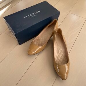 COLE HAAN コールハーン 本革 エナメルパンプス 25.5 クッション レインパンプス ベージュ ウエッジ クッション