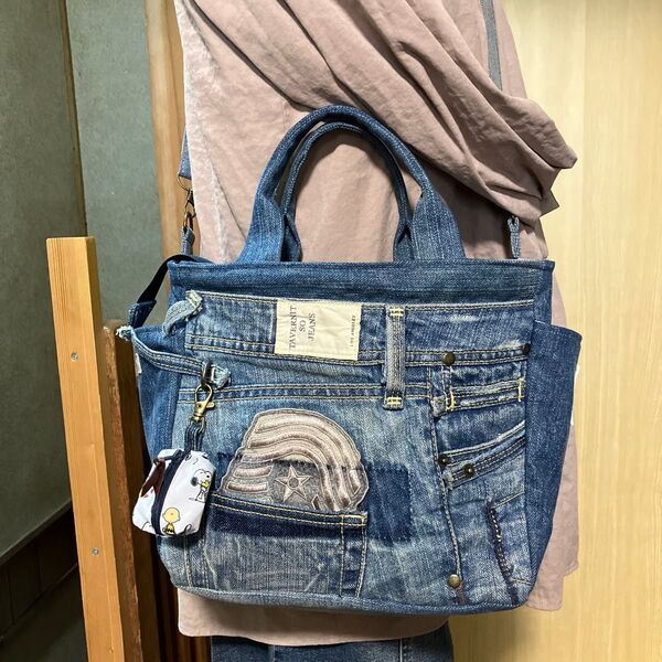 大きめデニムリメイクバック ハンドメイド ショルダーベルト付き ファスナー付き ポチ袋付き ★とても可愛い★ 1点物