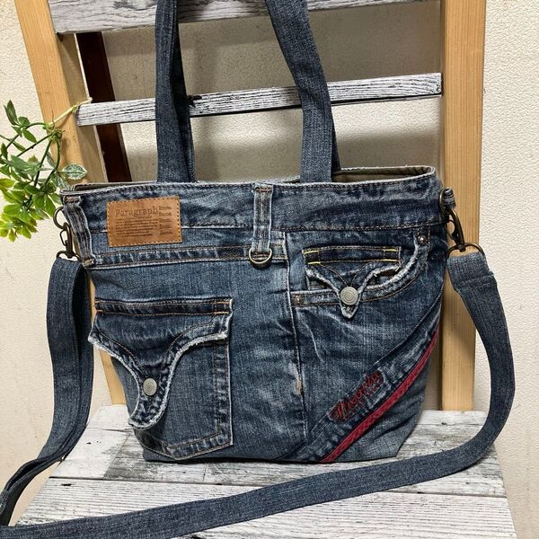 トートバッグ デニムリメイク ハンドメイド 肩掛け ショルダーベルト出来ます ワッペン付き 面白いポケットスナップ付き♪