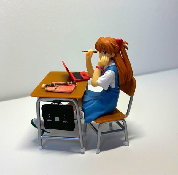 新世紀エヴァンゲリオン フィギュアセット学校編 アスカ 机