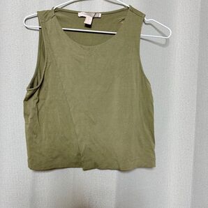 FOREVER21 タンクトップ カーキグリーン ノースリーブ シンプル服