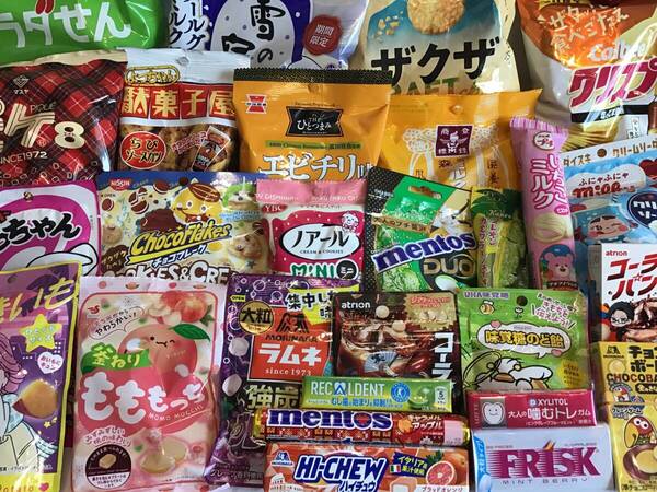 新品 お菓子 27個セット 雪の宿 チョコフレーク ハイチュウ スナック ガム プチ ラムネ 詰め合わせ まとめ 大量 アソート 福袋 ☆