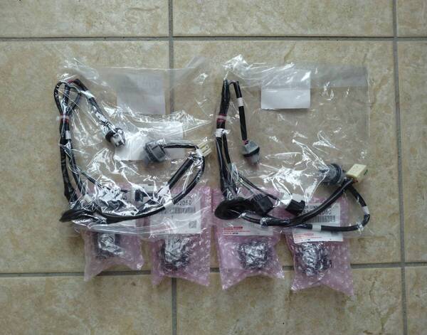 送料無料☆ トヨタ アクア 純正 新品 NHP10 後期テールランプ 配線ハーネス LEDユニット 前期・中期から後期テール交換用に 左右 1台分
