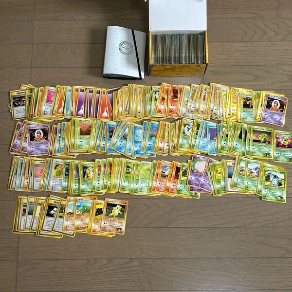 ポケモンカード 旧裏 旧裏面 ノーマル 800枚以上 Neo 旧裏 カード ボックス付き
