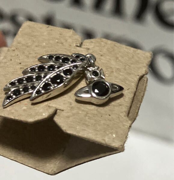 送料込●新品●Vivienne Westwood ピアス 定番オーブ シルバーウィング メタル羽根 ヴィヴィアンウエストウッド ビビアン