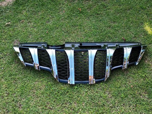 日産 エクストレイル NISSAN X-TRAIL T32 前期 社外グリル メッキ 縦 中古