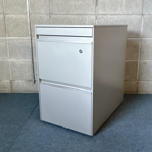 【中古】オフィス家具 3段ワゴン ワゴン3段 シルバーメタリック デスクワゴン 