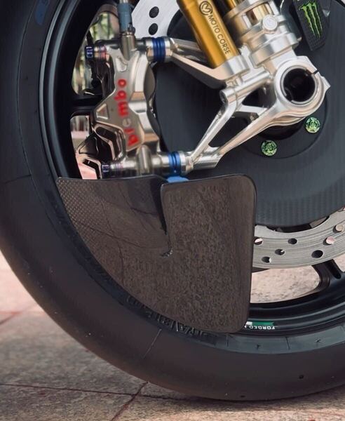 MotoGP用カーボンディスクガード エアロパーツ ドゥカティ パニガーレV4 ストリートファイターV4 ヤマハ アプリリア