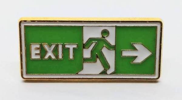 送料無料 非常口 EXIT ピンブローチ ピンズ PINS バッジ バッヂ アメリカン雑貨 スマアク