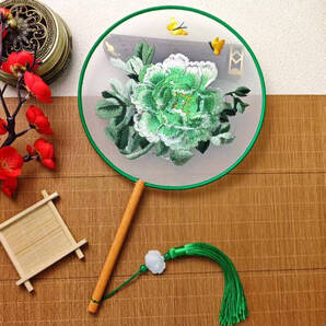 うちわ 両面刺繍 上品 花柄 透け感 団扇 伝統手芸 花火大会 踊り 緑牡丹
