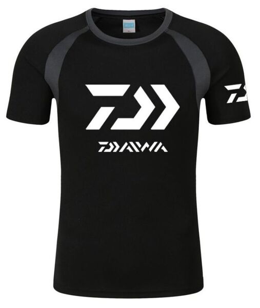【送料無料】ダイワ (Daiwa) 半袖 Tシャツ (XL) ロゴ 白字プリント、メンズ&レディース スポーツ,カジュアル ストリートウェア,単色