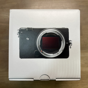 【新品未使用】シグマ SIGMA fp L ボディ フルサイズミラーレス一眼カメラ