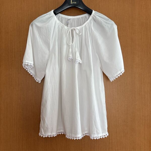 GAP レディース カットソー チュニック 白 XS ゆったりめ 半袖 Lも可能 胸元リボン 夏休み リゾート 涼しげ 清潔感 刺繍 ブラウス フレア袖
