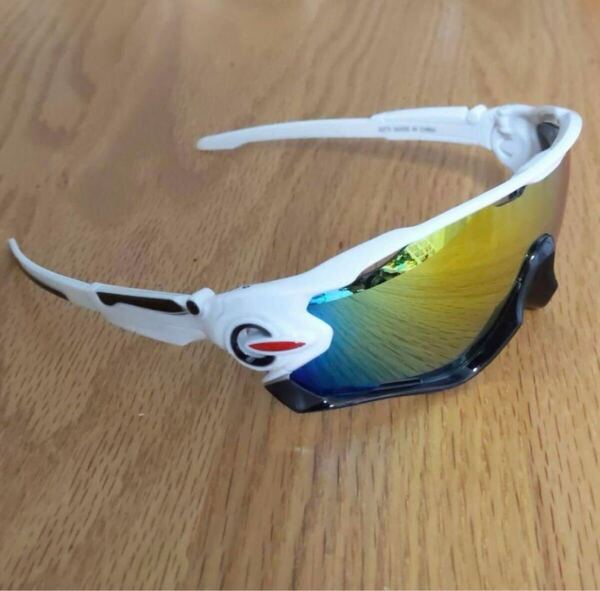 スポーツサングラス!!男女兼用!ノーブランド、インポート品!自転車、ドライブ、ゴルフ、釣り、スキーなど多種多様!