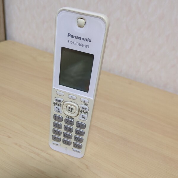 送料無料即決 パナソニック増設用子機KX-FKD506-W1 Panasonic 親機との増設確認、内線通話確認済です バッテリー未付属 Single
