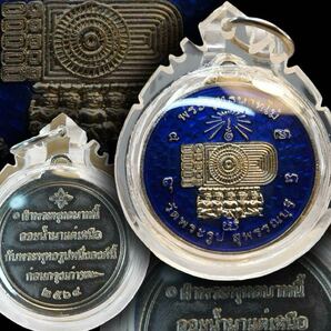 ワットプラループ 仏足型コイン 霊性と造形美の聖なる護符 プラクルアン A タイ 御守り 仏足 足跡 レア 金運