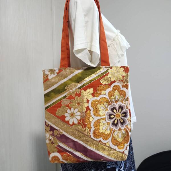 送料無料★着物帯リメイク★金糸銀糸の花紋刺繍 正絹トートバッグ