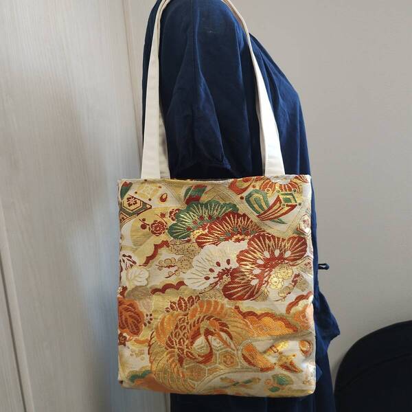 送料無料★着物帯リメイク★金糸銀糸の鶴絵巻刺繍 正絹トートバッグ