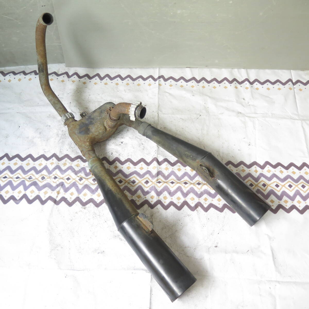 VT250Z MC08 純正マフラー　サイレンサー　2本出し　SANKEI VT250Z MC08 純正マフラー サイレンサー 2本出し SANKEI - メルカリ