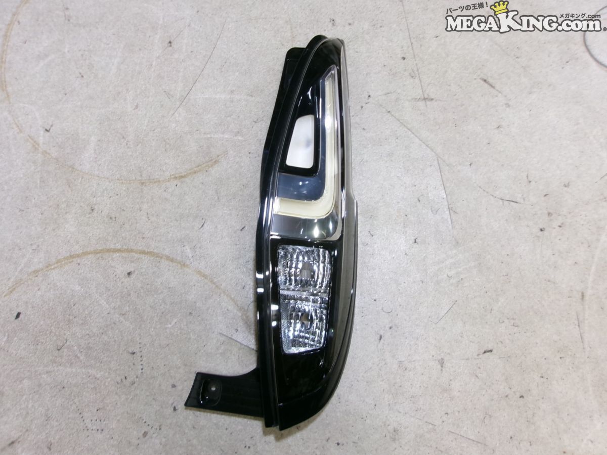 スズキ ソリオ MA37S 純正 テールランプ 右 ICHIKOH D260 スズキ ソリオ MA37S 純正 テールランプ 右 ICHIKOH D260