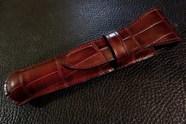 ◆フルレザーフラップド万年筆ケース◆高品質国産本牛革クロコ型押しキップ 立体成形 ブルゴーニュ 日本製 1本挿し 太軸対応 ペンケース