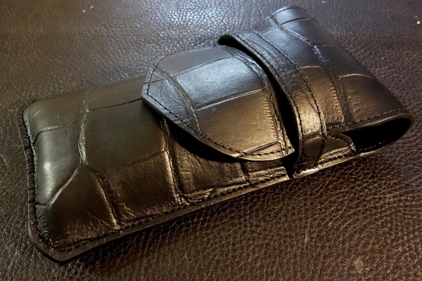◆フルレザーフラップド万年筆ケース◆高品質国産本牛革クロコ型押しキップレザー 立体成型 BLACK 5本挿し 太軸対応 日本製 ペンケース 黒