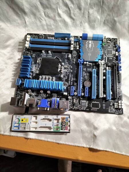 ★ASUS P8Z77-V LGA1155 Z77 ATXマザー●マザーボード