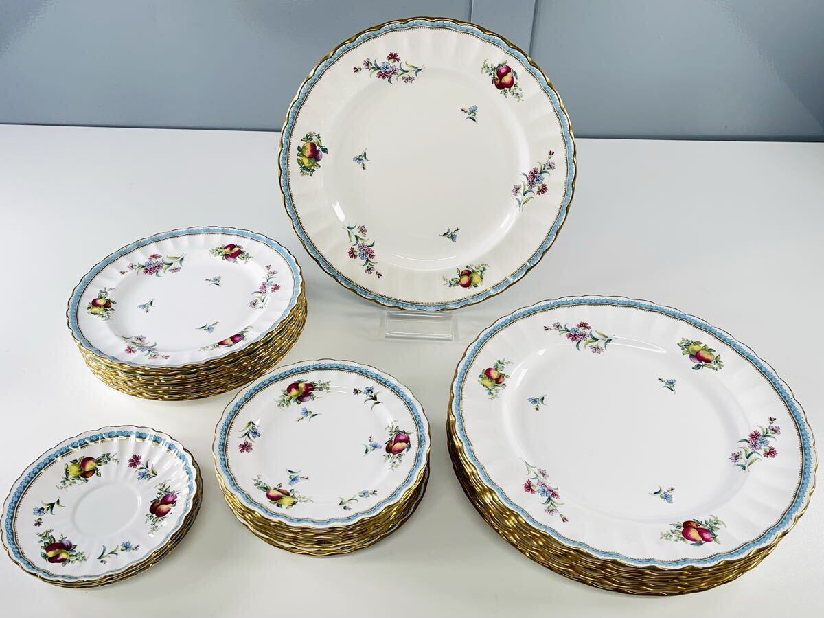 ほぼ新品　スポード　大皿（1枚）&ケーキ皿（4枚）セット　箱無し ほぼ新品 スポード 大皿（1枚）&ケーキ皿（4枚）セット 箱無し
