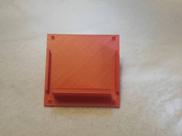 ハイテック X1NANO CUBE、SKYRC B6ACNEO専用充電器スタンド (レッド)送料込