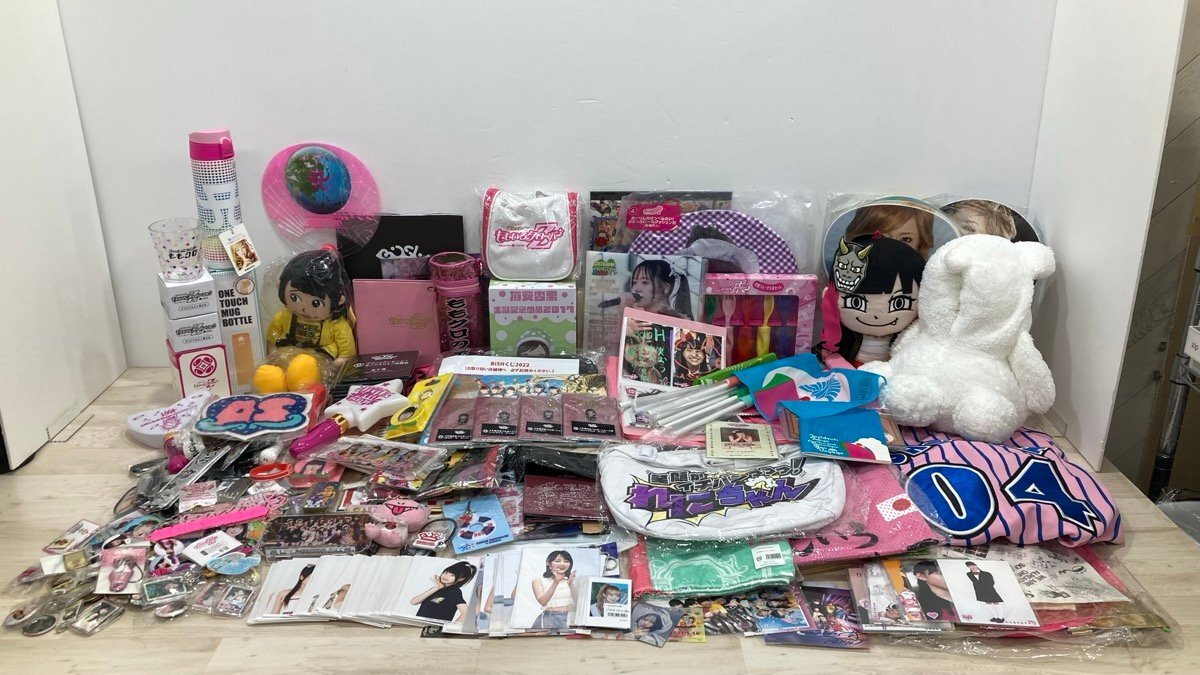 浜崎あゆみ　倖田來未　LIVE　ライブ　タオル　セット　まとめ売り Amazon.co.jp: 同様 浜崎あゆみ ライブグッズ タオル＆ペン