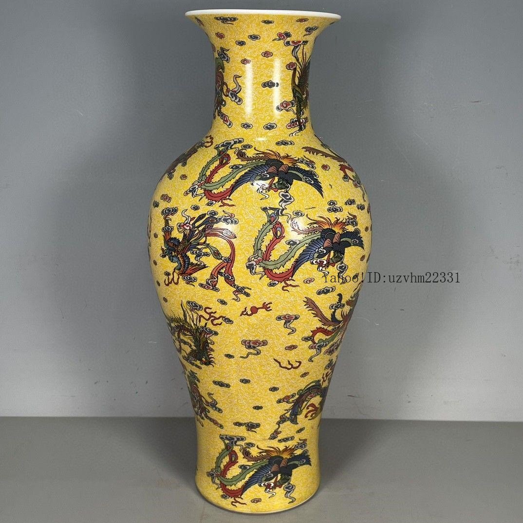 中国美術品　景徳鎮　元時代～明時代　青華　辰砂　陽刻浮彫細工　元染付写し　大梅瓶 中国美術品 景徳鎮 元時代～明時代 青華 辰砂 陽刻浮彫細工 元染