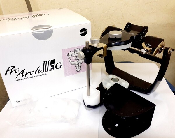送料込み 美品 プロアーチ ⅢEG 松風 ProArch 3EG 半調節性咬合器 歯科 技工 咬合器 義歯 補綴 SHOFU 歯科技工