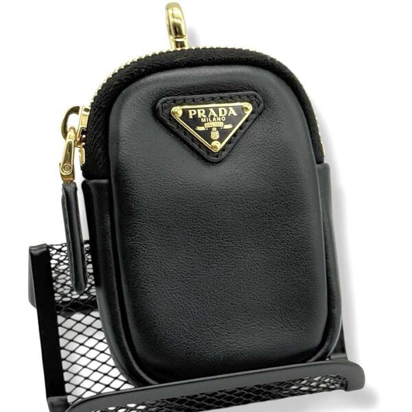 使用わずか プラダ 三角ロゴ ポーチ ブラック カラビナ チャーム レザー キーホルダー キーリング ブランド PRADA 黒 ct1